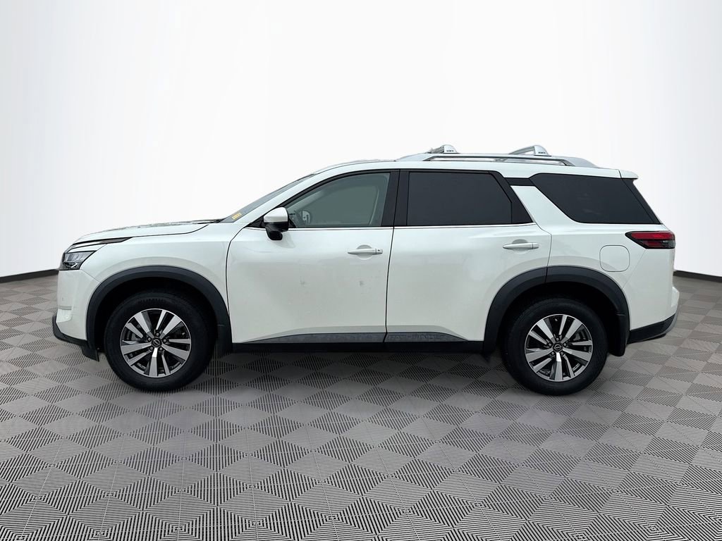 Used 2023 Nissan Pathfinder SL w/ Black Appearance Package FWD image 7