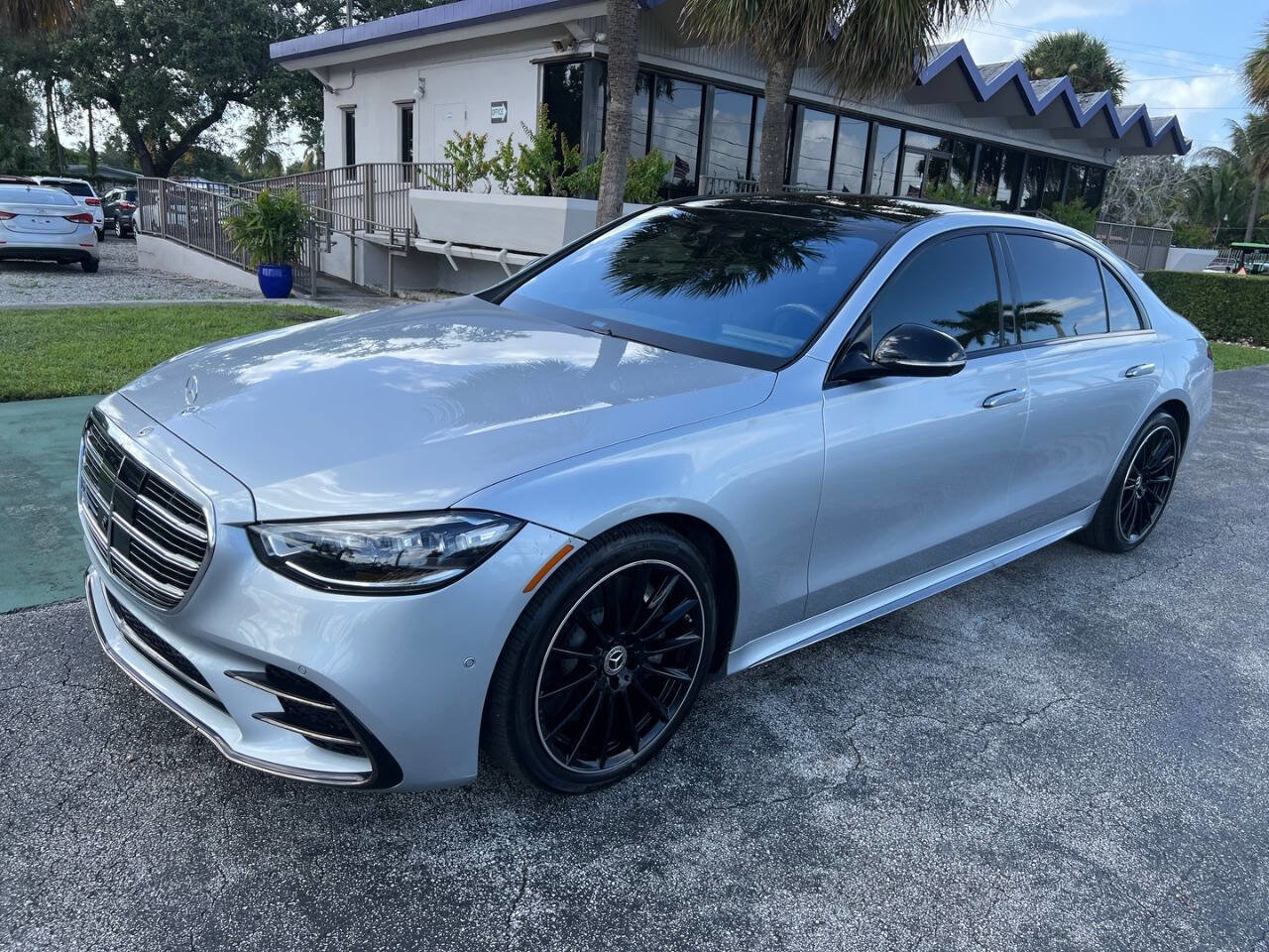 Used 2023 Mercedes-Benz S 580 4MATIC Sedan image 3