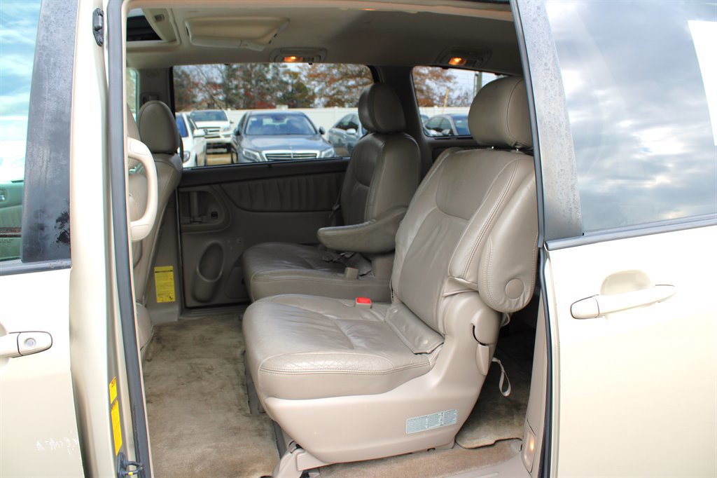 Used 2005 Toyota Sienna XLE image 18