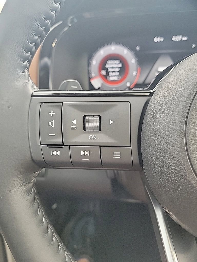 Used 2023 Nissan Pathfinder Platinum w/ Cargo Package image 42