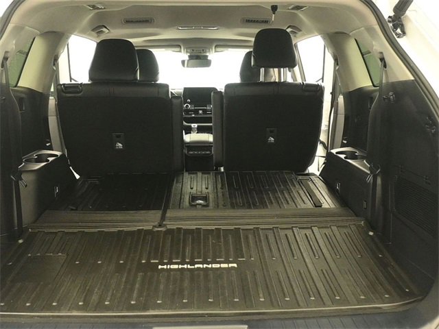 Used 2023 Toyota Highlander XLE image 18