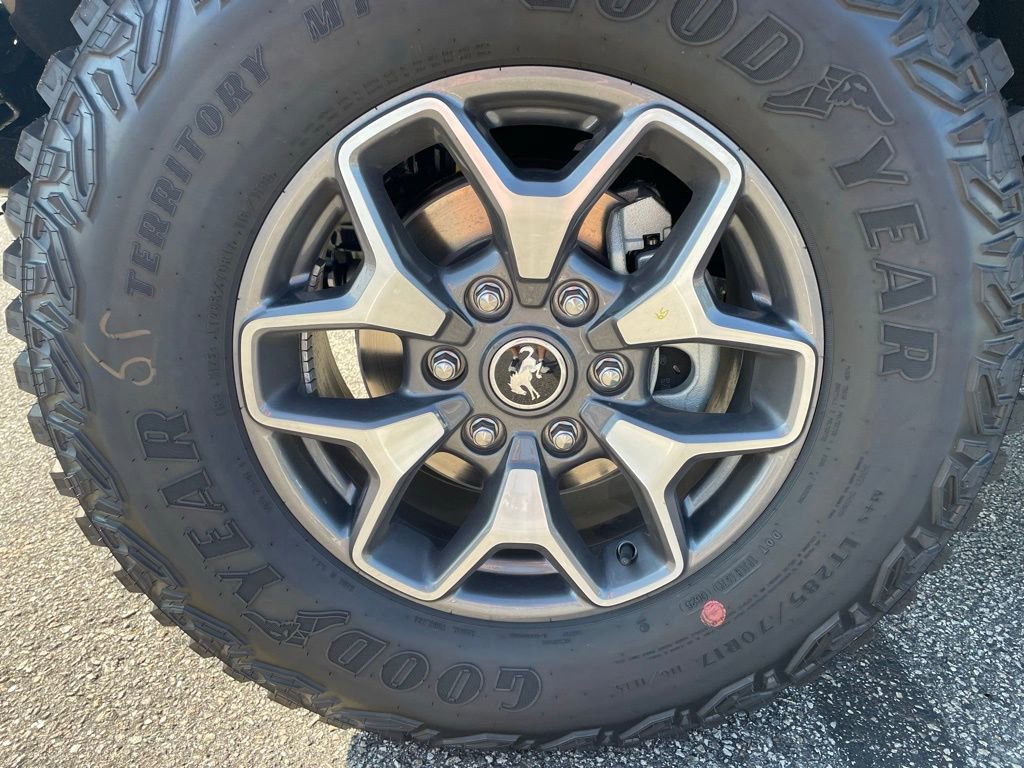 New 2025 Ford Bronco Badlands image 6