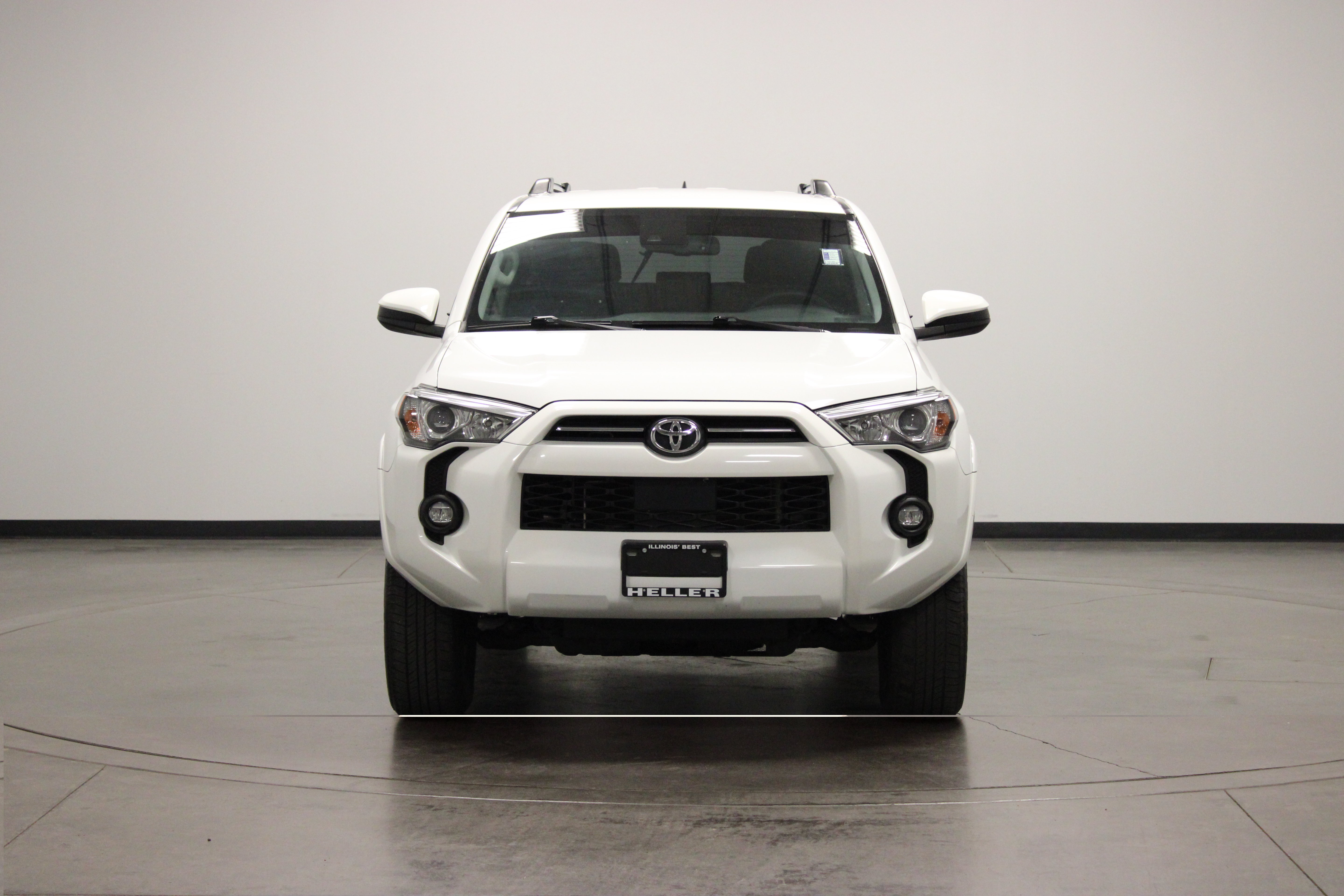Used 2024 Toyota 4Runner SR5 AWD/4WD image 3