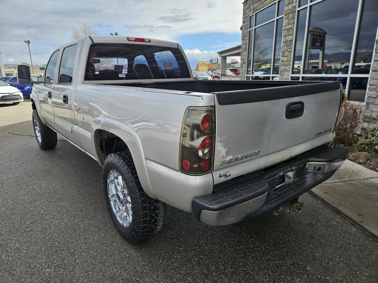 Used 2005 Chevrolet Silverado 2500 LS w/ Heavy-Duty Power Package AWD/4WD image 3