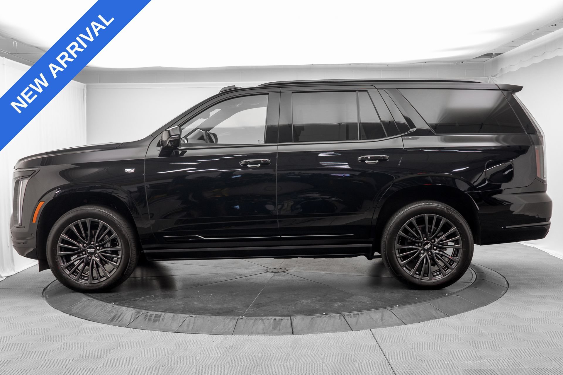 Used 2025 Cadillac Escalade Sport Platinum w/ LPO, Floor Liner Package AWD/4WD image 4