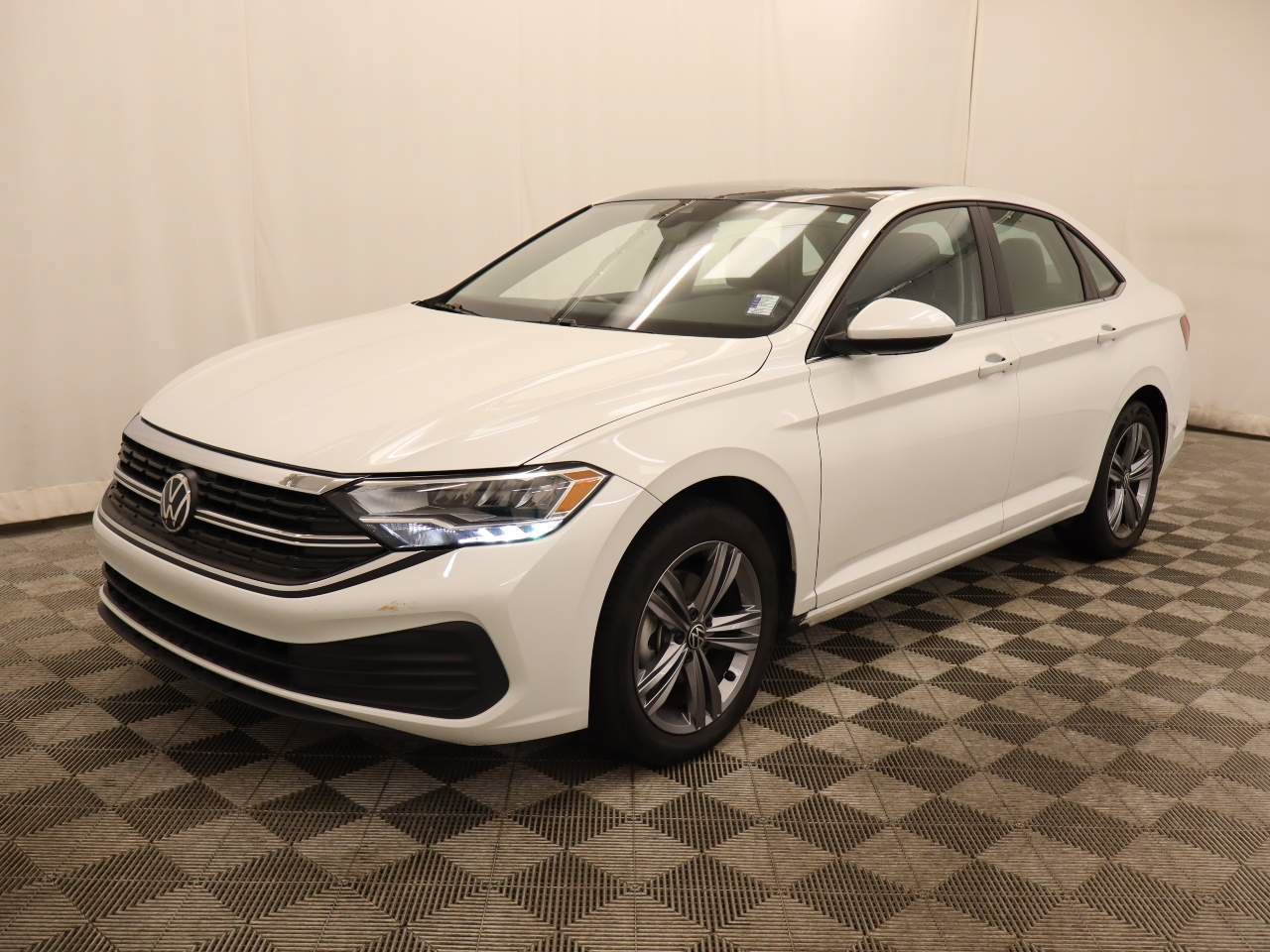 Used 2023 Volkswagen Jetta SE w/ Panoramic Sunroof Package FWD image 1