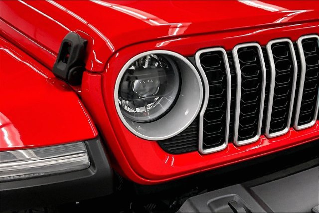 Used 2026 Jeep Wrangler Unlimited Sahara AWD/4WD image 35