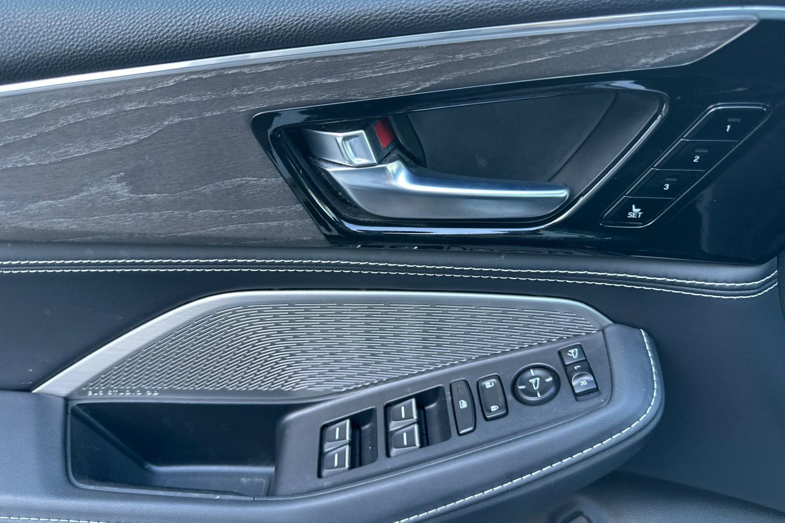 Used 2023 Acura MDX SH-AWD w/ Advance Package image 12