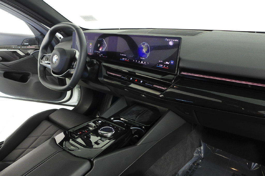 Certified 2024 BMW 530i w/ Convenience Package RWD image 13