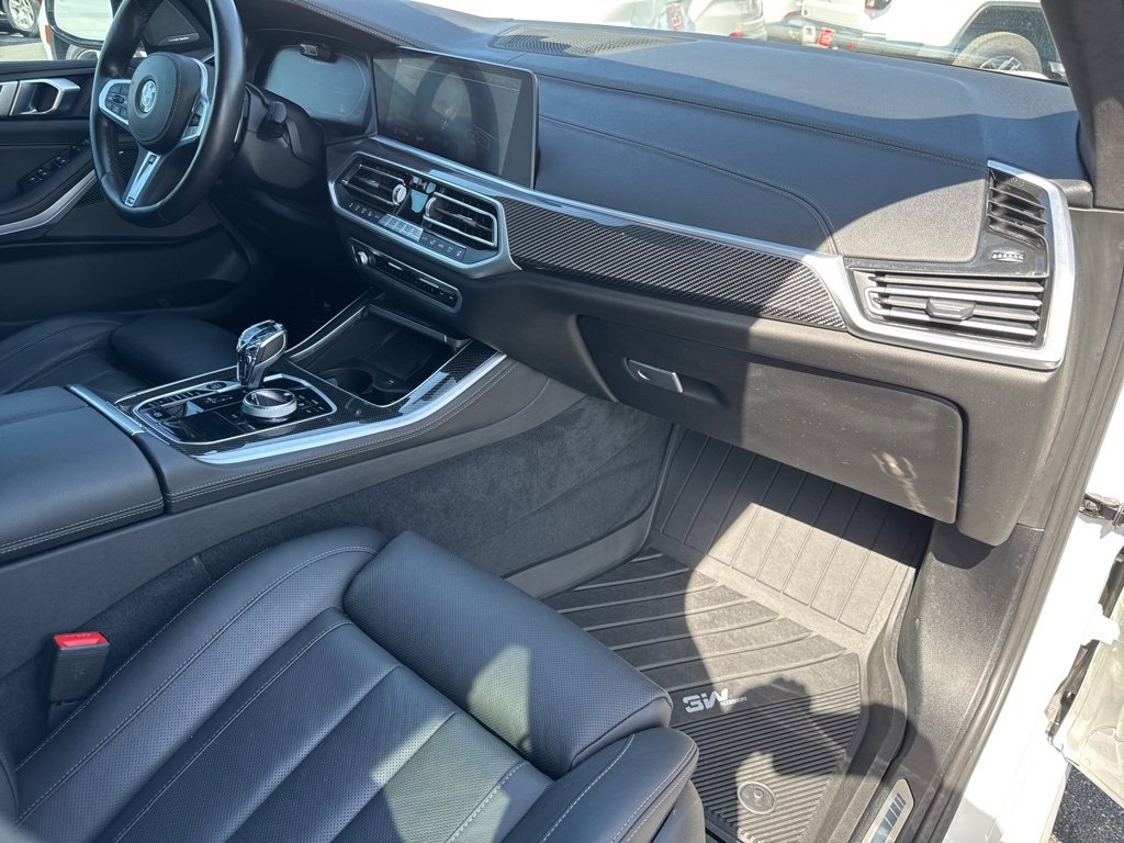 Used 2022 BMW X5 M50i w/ Executive Package image 34