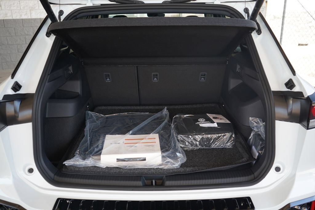 New 2026 Volkswagen Tiguan SE R-Line AWD/4WD image 11