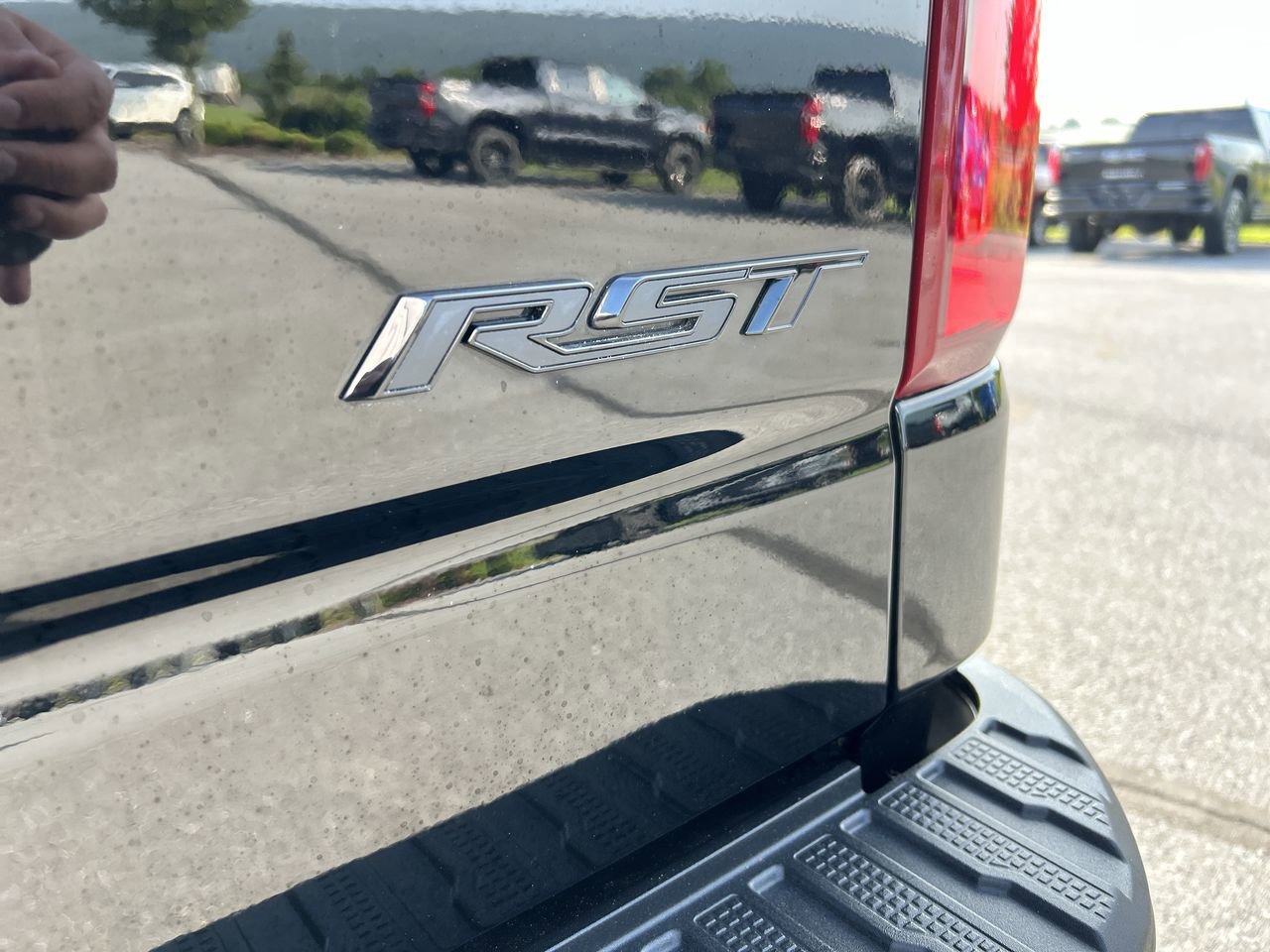 Used 2022 Chevrolet Silverado 1500 RST w/ LPO, Blackout Package AWD/4WD image 12