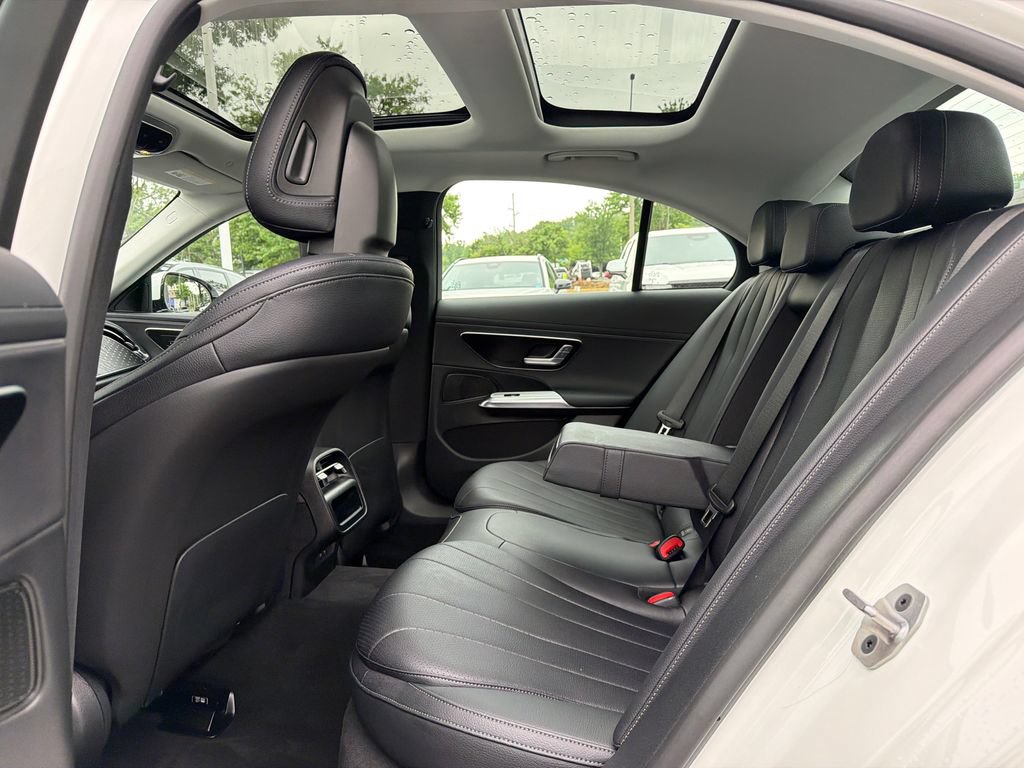 Used 2025 Mercedes-Benz E 350 4MATIC Sedan image 16