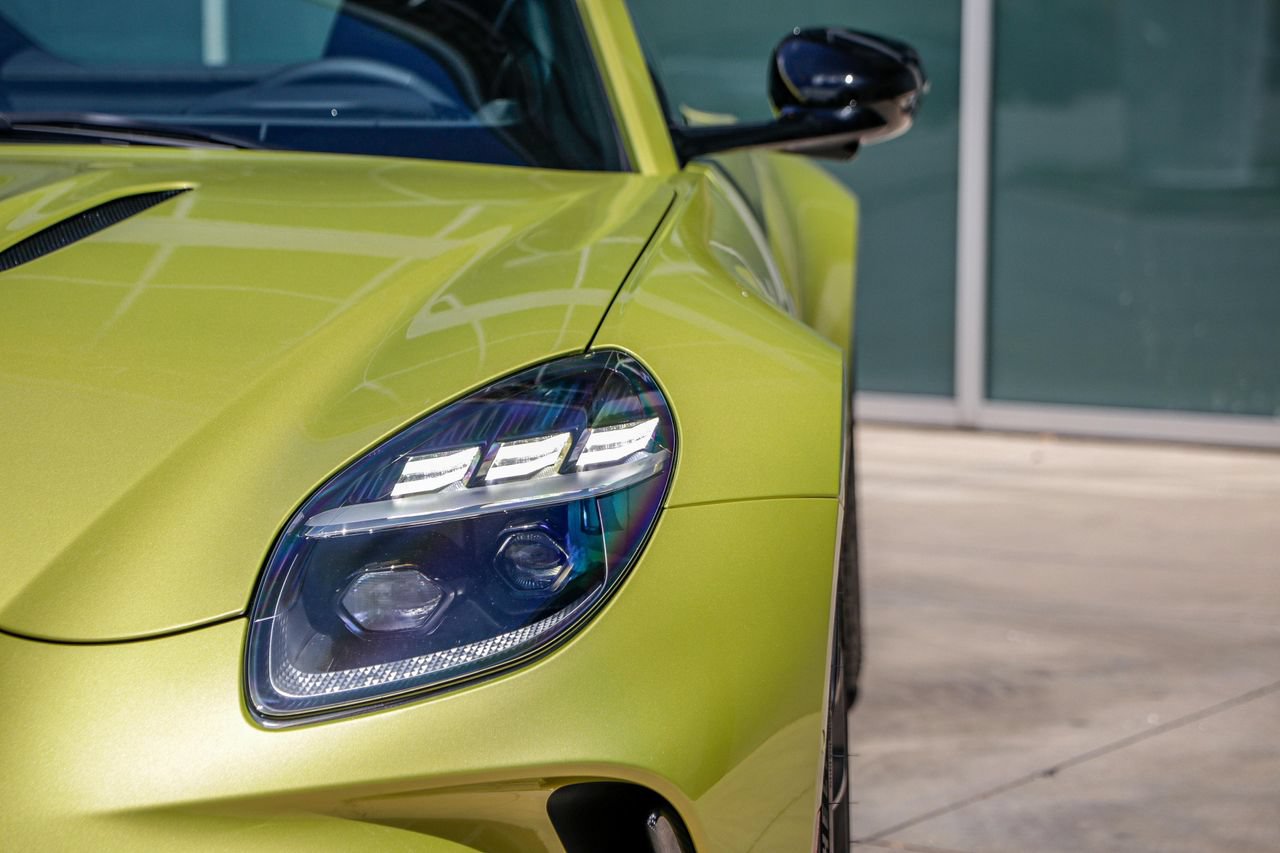 New 2025 Aston Martin V8 Vantage Coupe RWD image 5