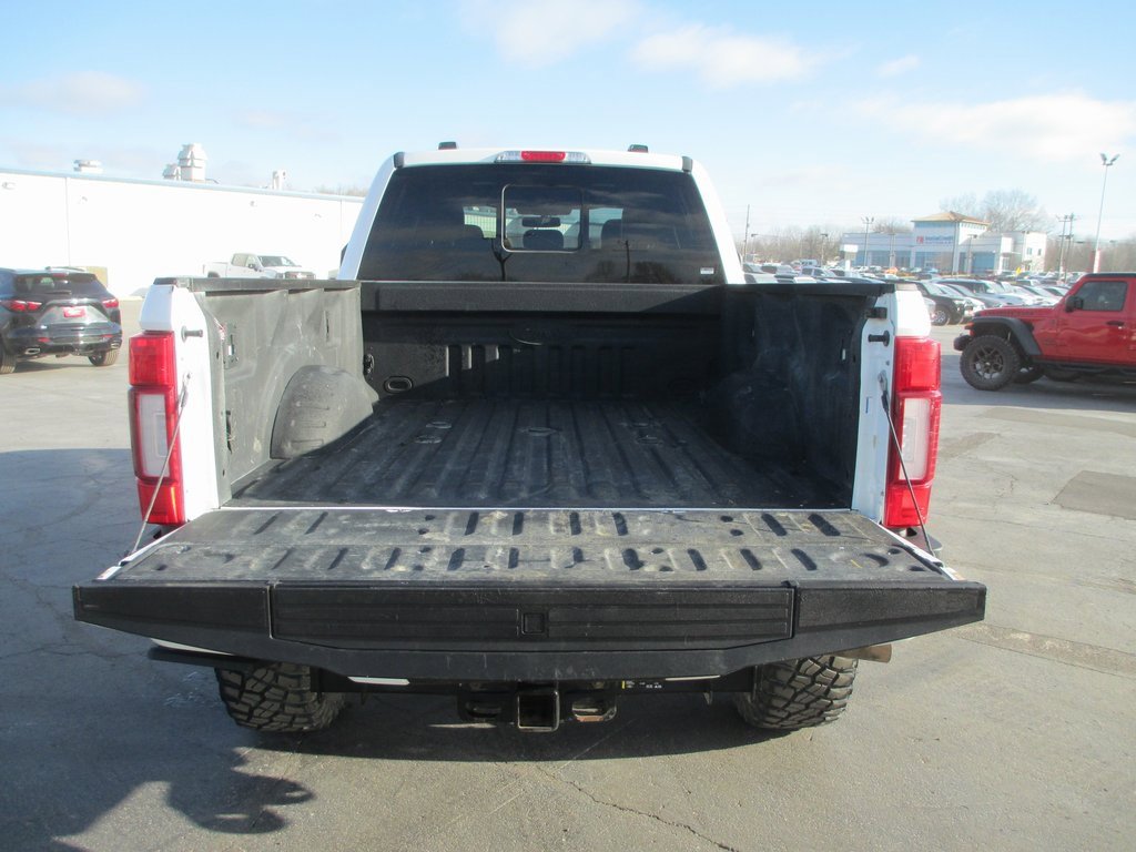 Used 2022 Ford F250 Lariat w/ Black Appearance Package image 5