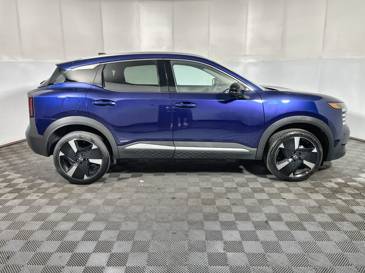 Used 2026 Nissan Kicks SR FWD image 9