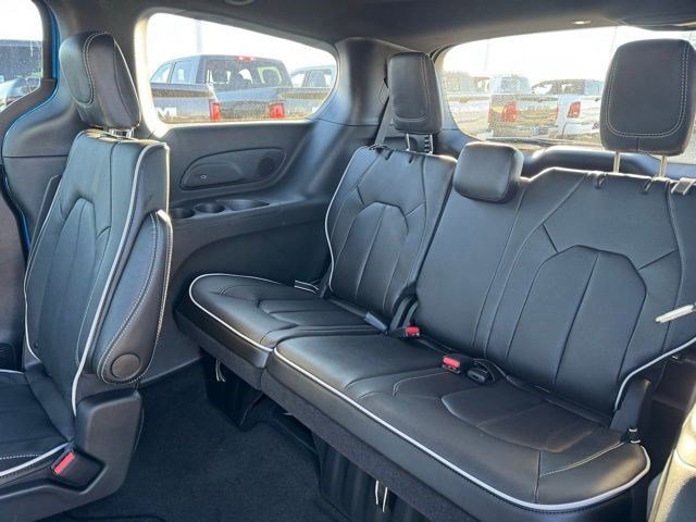 New 2026 Chrysler Pacifica Limited w/ S Appearance Package image 32