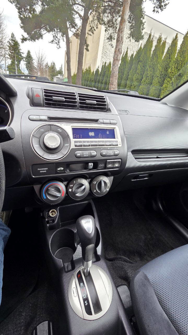 Used 2007 Honda Fit Sport image 13