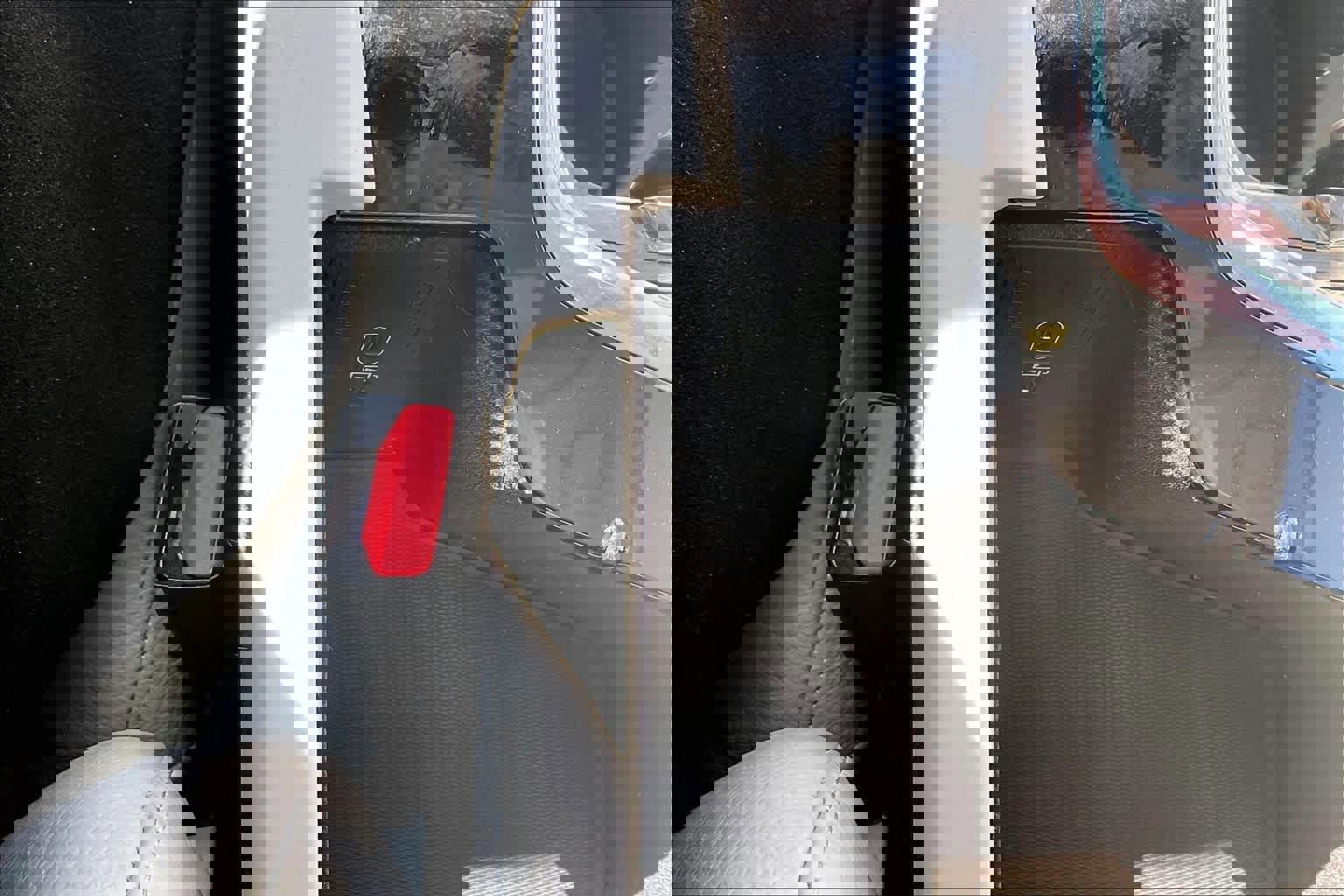 Used 2023 Volvo XC60 T8 Plus w/ Protection Package Premier image 37