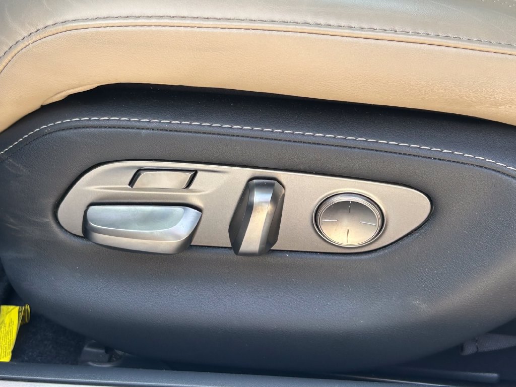 Used 2022 Lexus LS 500 w/ Interior Upgrade Package RWD image 25