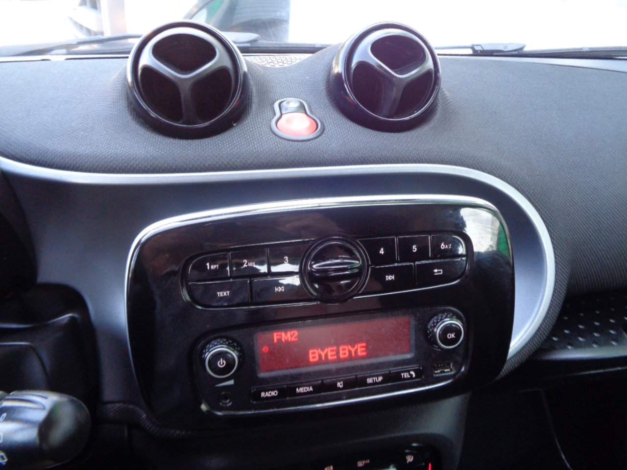 Used 2016 smart fortwo passion image 29