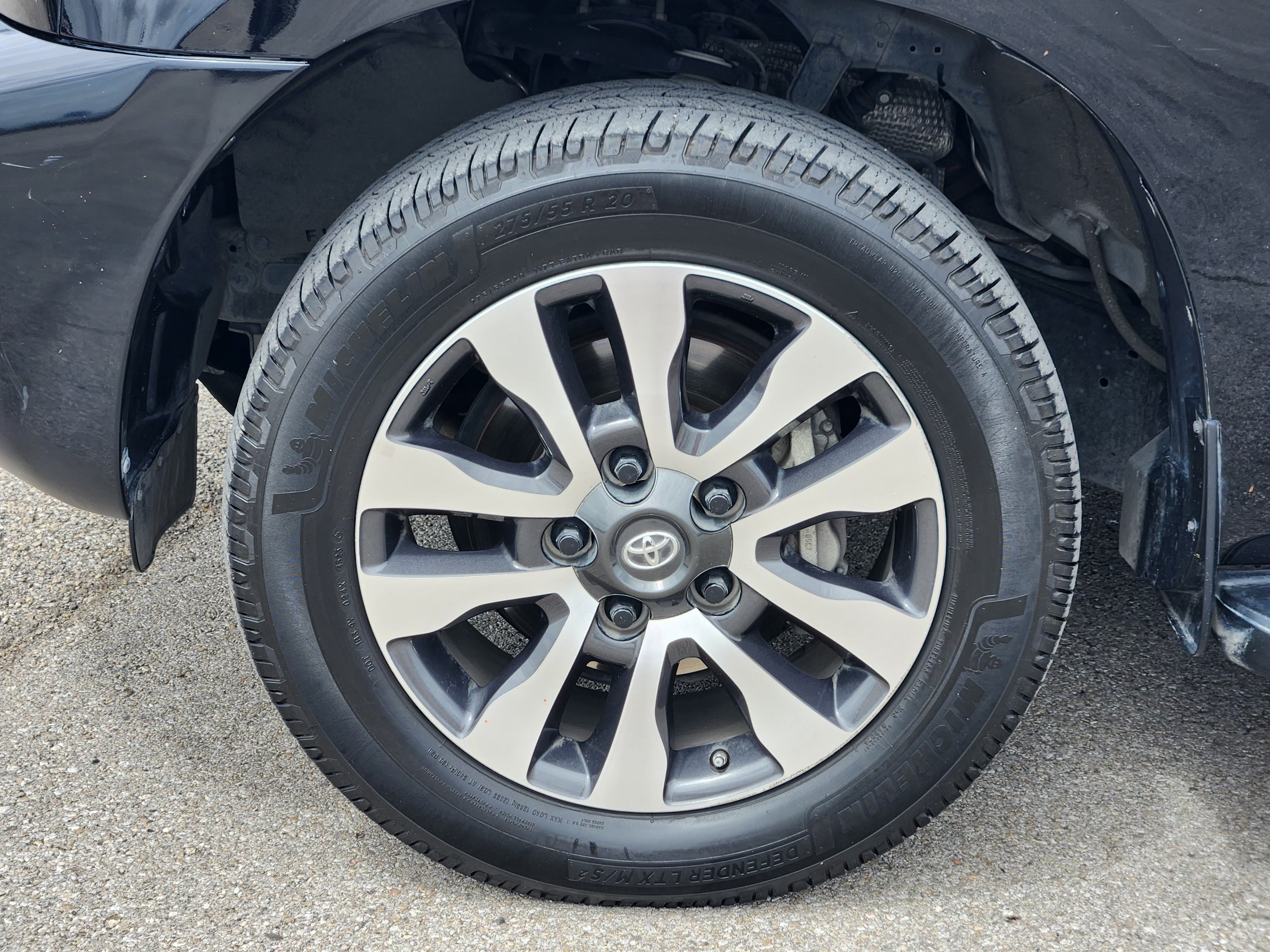 Used 2018 Toyota Sequoia SR5 RWD image 10