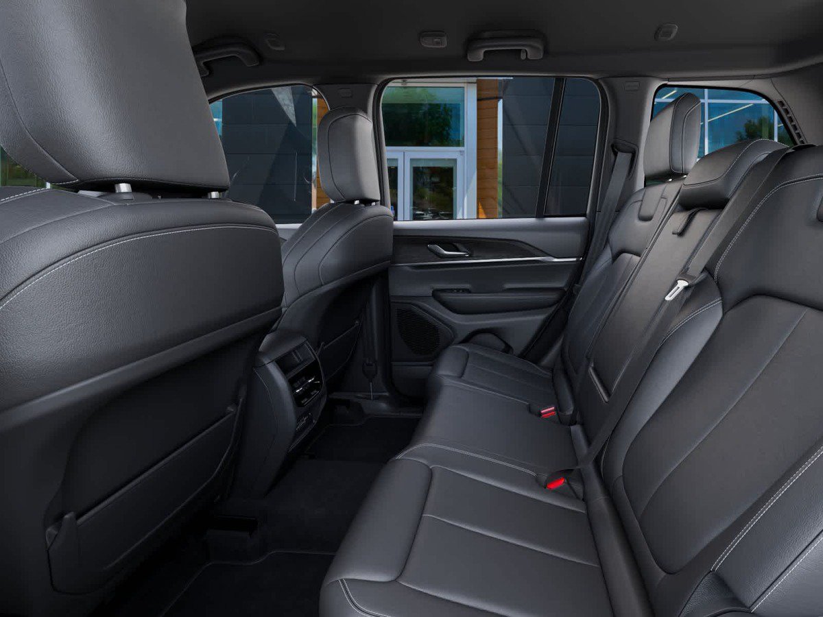 New 2025 Jeep Grand Cherokee Limited AWD/4WD image 23
