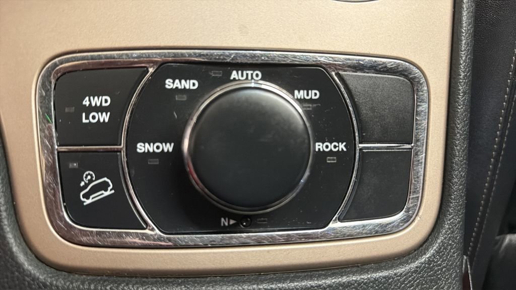 Used 2017 Jeep Grand Cherokee Limited w/ Trailer Tow Group IV image 23