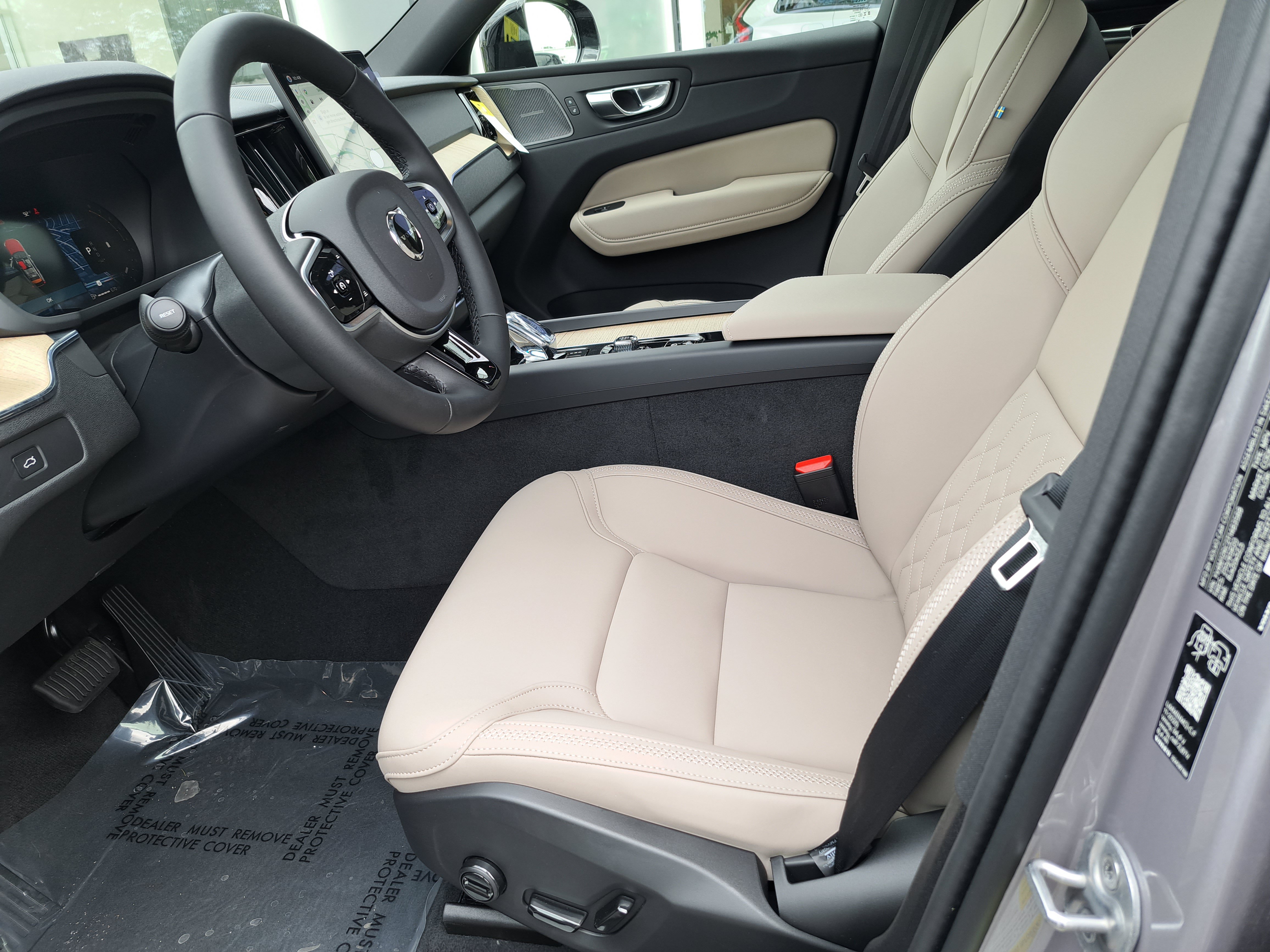 New 2026 Volvo XC60 B5 Plus w/ Protection Package Premier AWD/4WD image 6