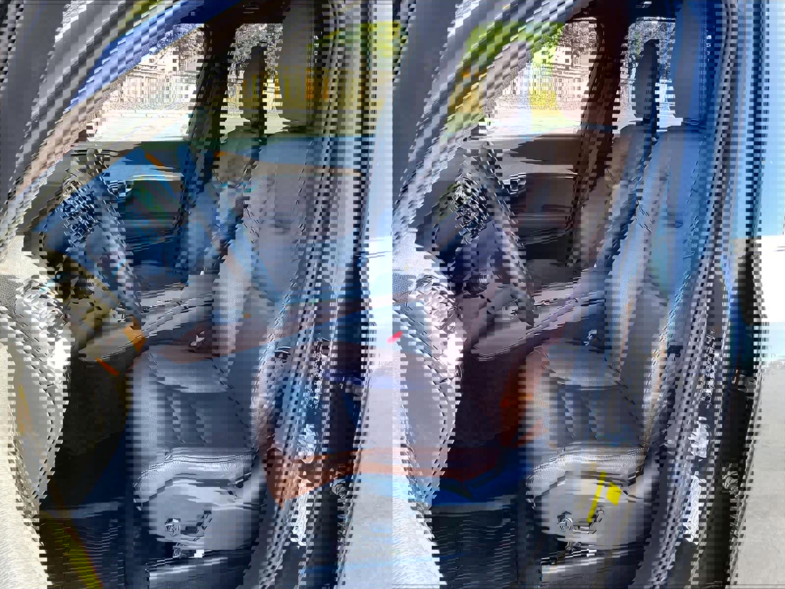 Used 2023 Volvo XC90 T8 Plus image 28