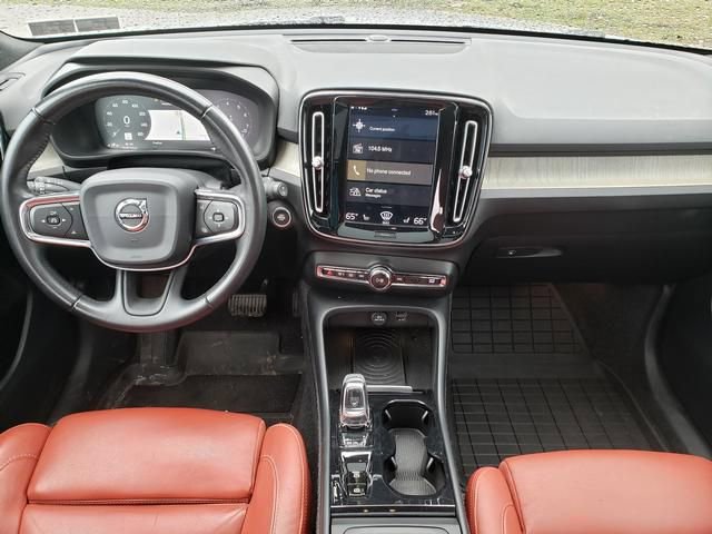 Used 2019 Volvo XC40 T4 Inscription image 15