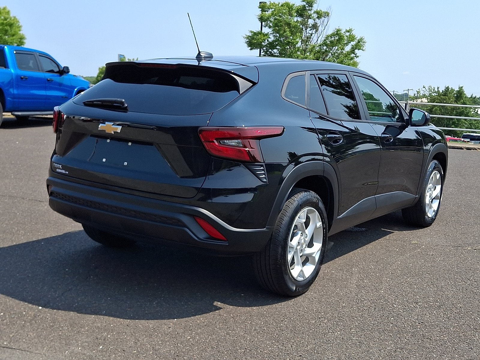 Used 2024 Chevrolet Trax LS w/ LS Convenience Package FWD image 6