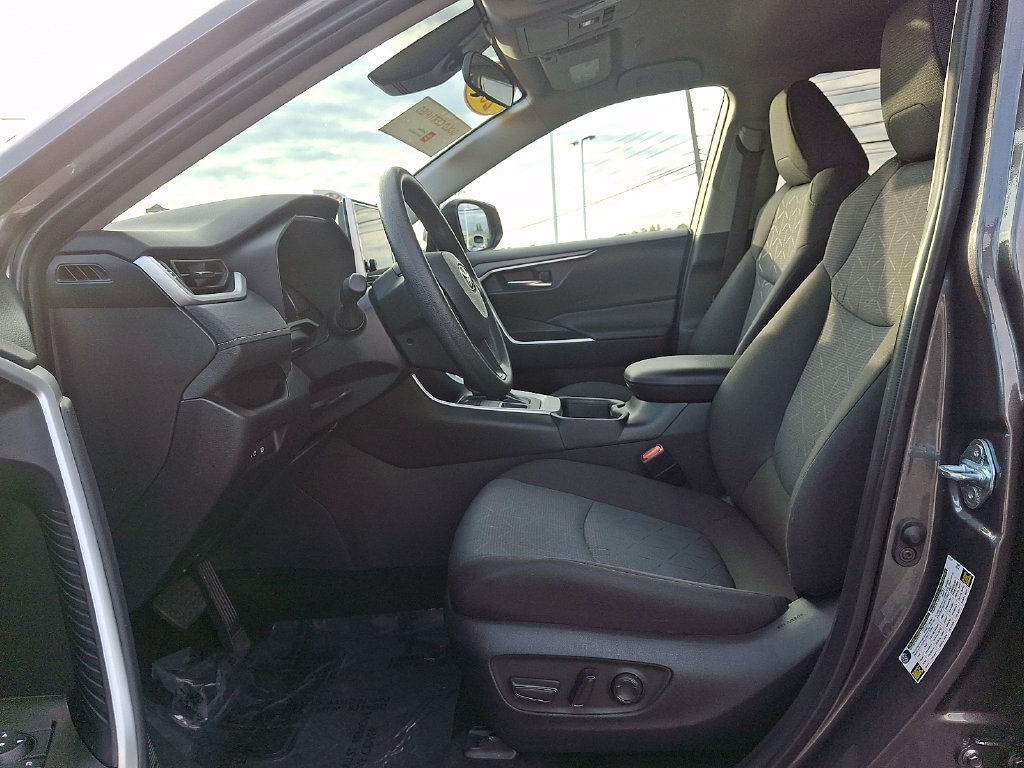 Used 2025 Toyota RAV4 XLE AWD/4WD image 13