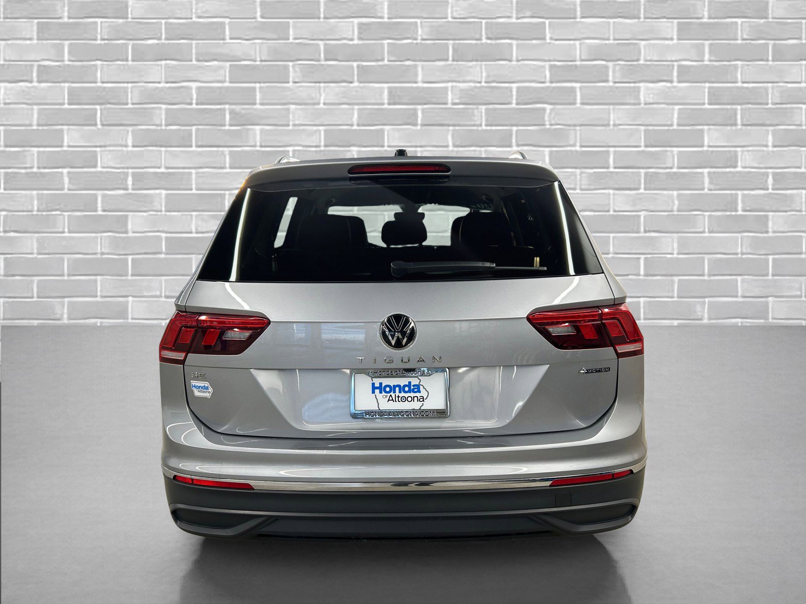 Used 2024 Volkswagen Tiguan SE image 4