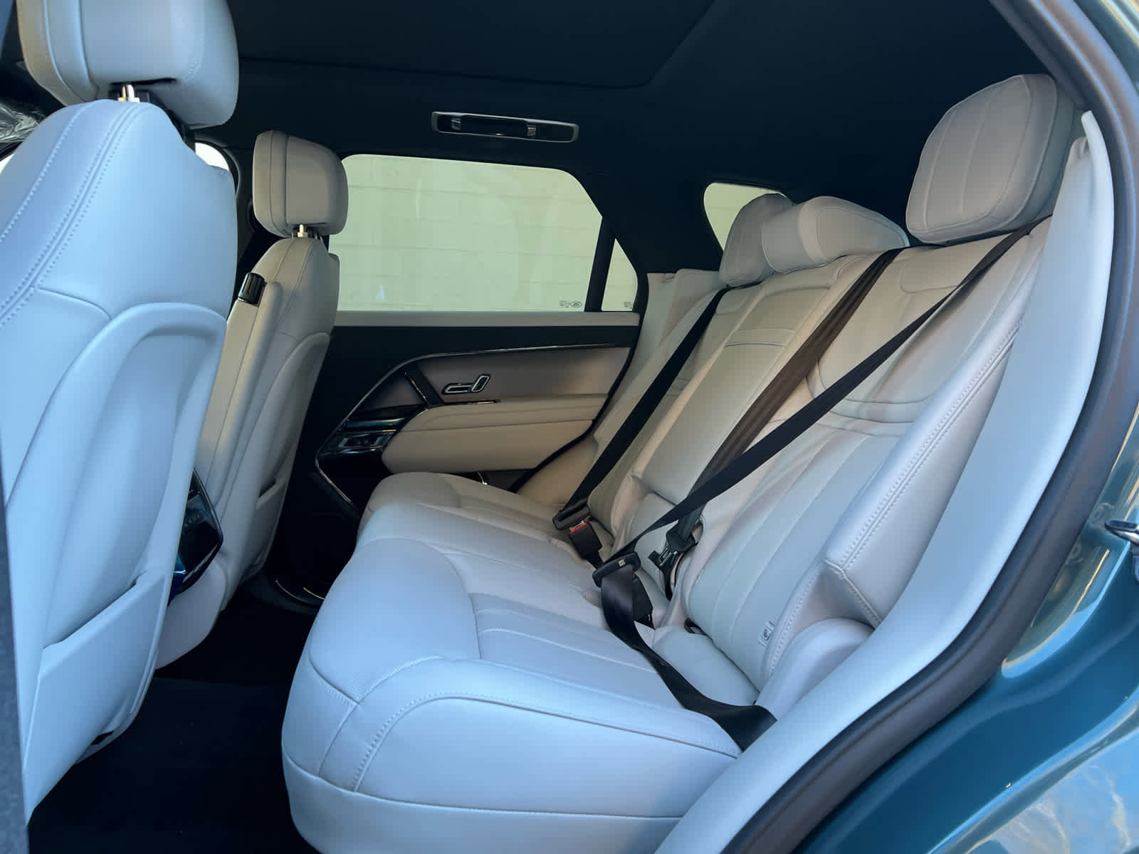 Used 2025 Land Rover Range Rover Sport SE image 15