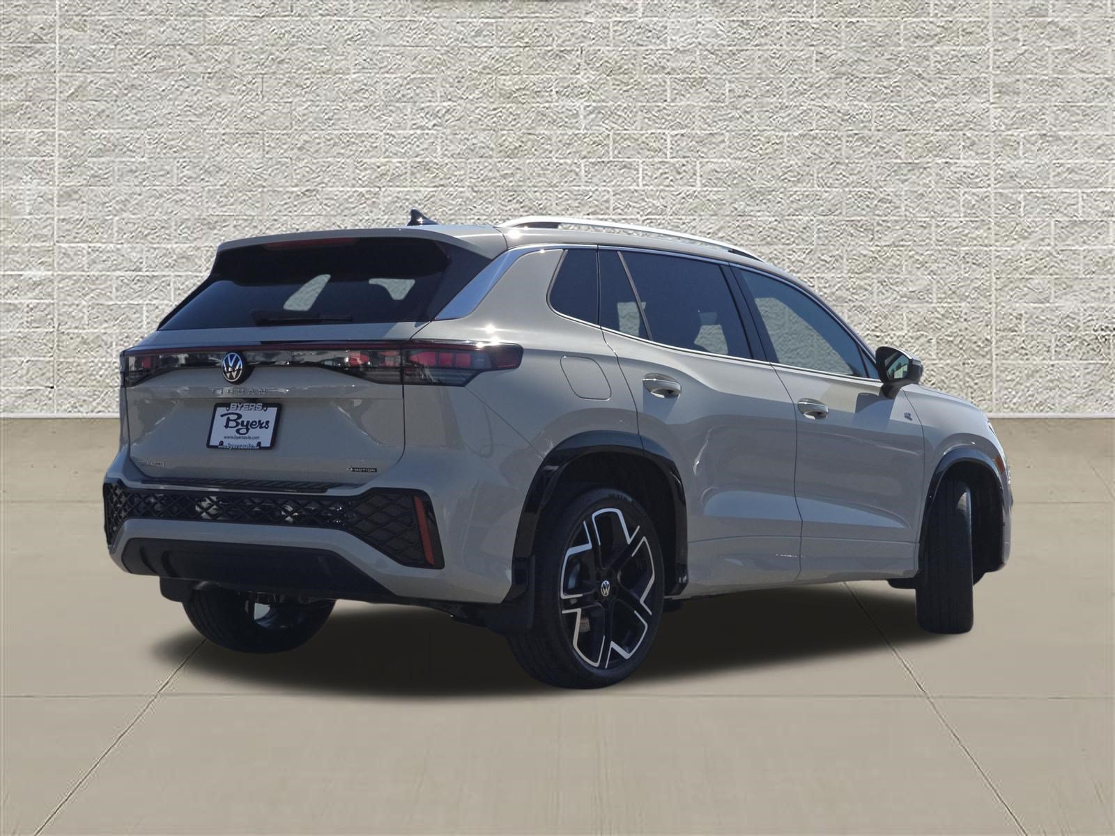 New 2026 Volkswagen Tiguan SEL R-Line AWD/4WD image 7