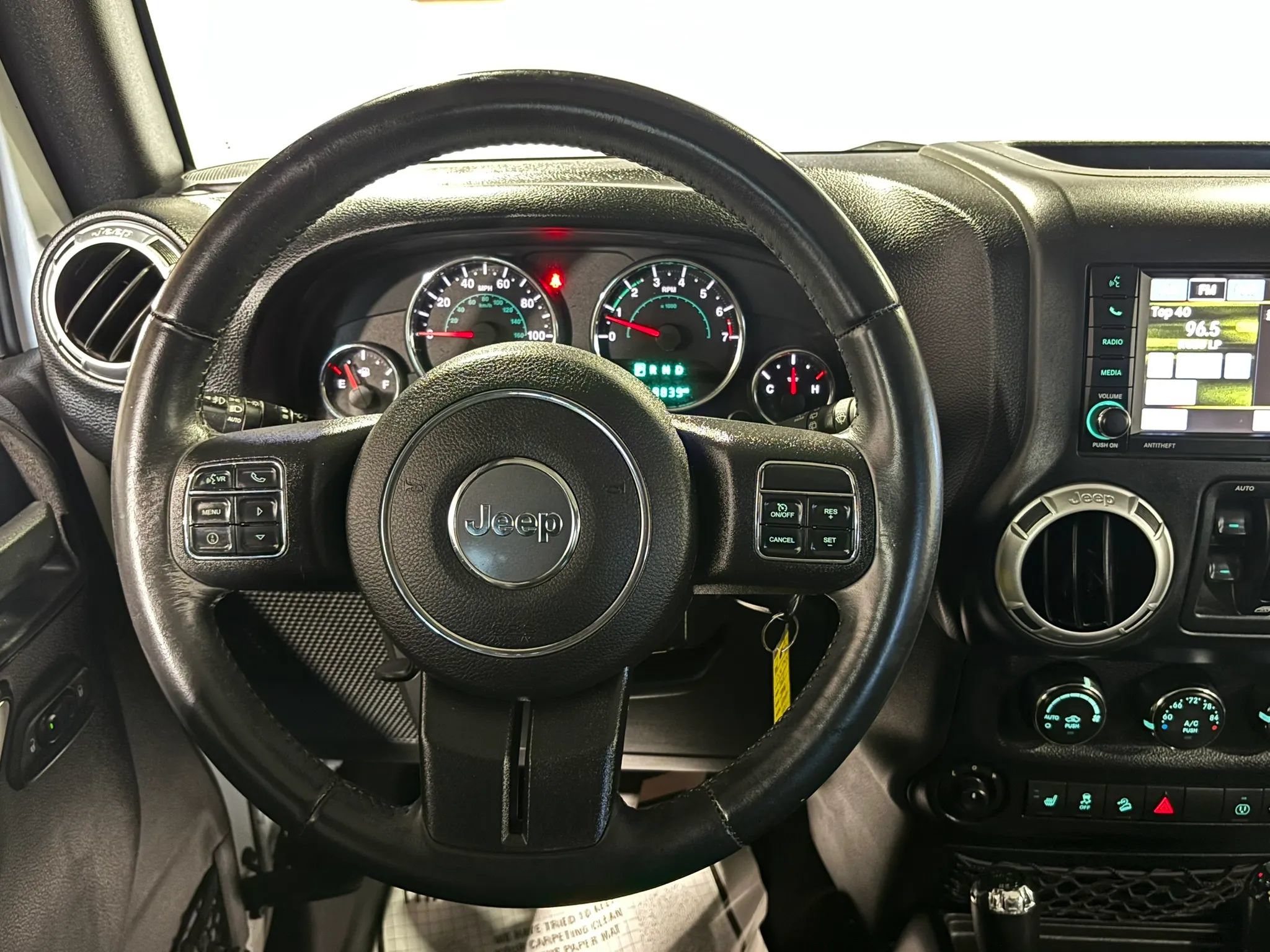 Used 2015 Jeep Wrangler Unlimited Rubicon w/ Connectivity Group AWD/4WD image 14