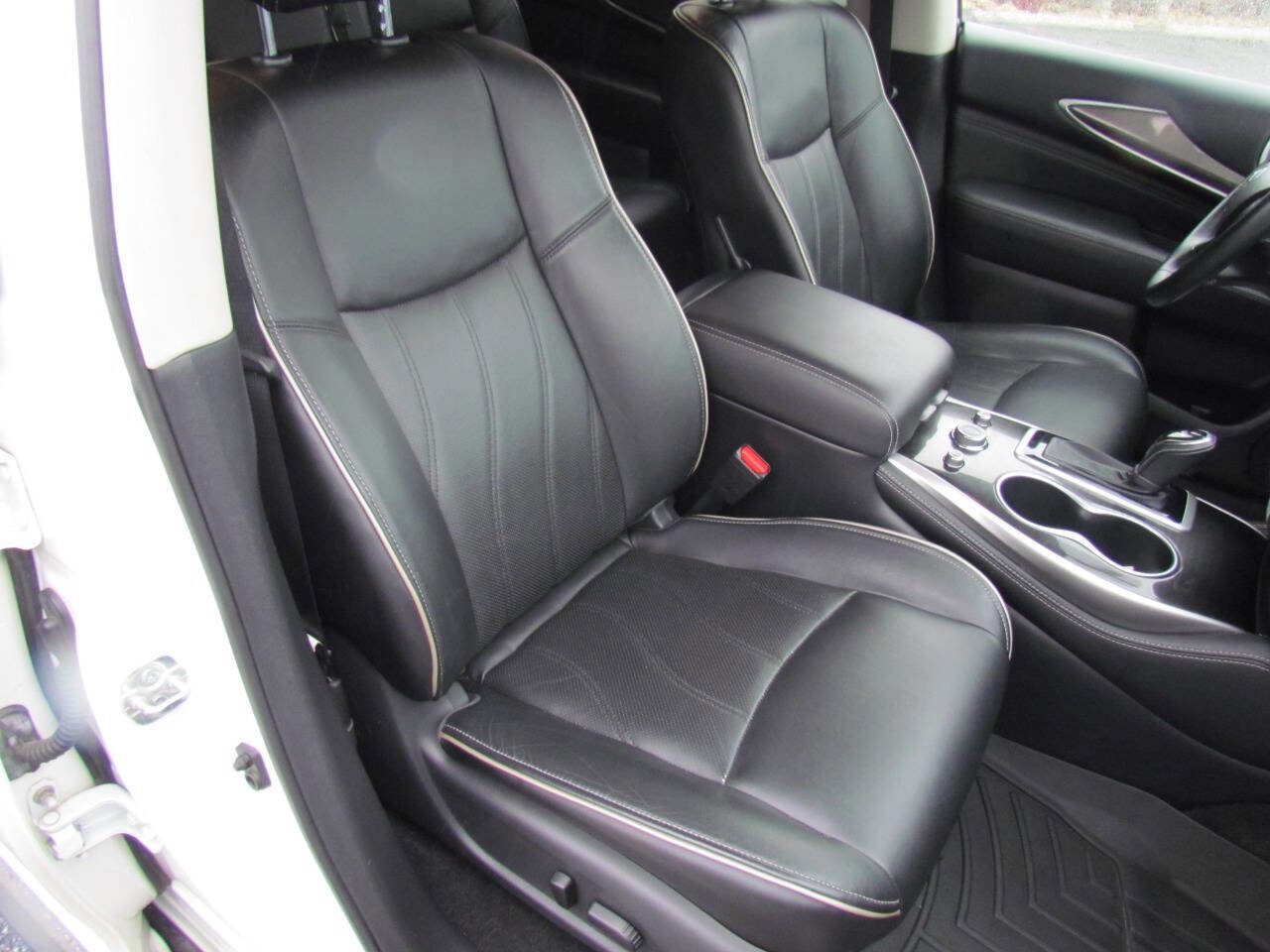 Used 2017 INFINITI QX60 Luxe image 19