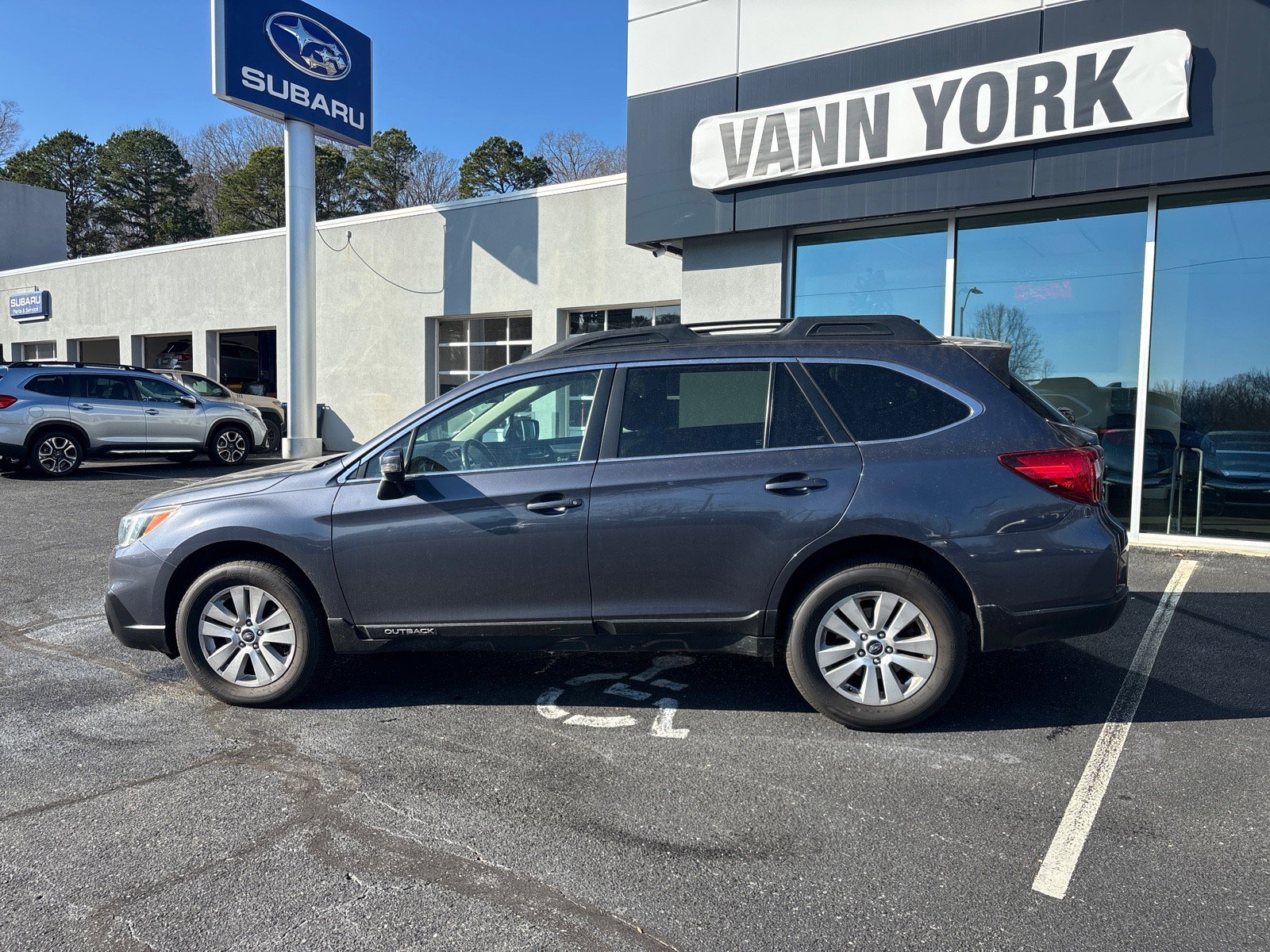 Used 2016 Subaru Outback 2.5i Premium image 3