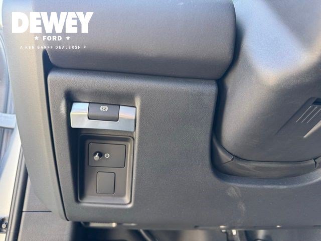 Used 2024 Land Rover Defender 110 X-Dynamic SE AWD/4WD image 13