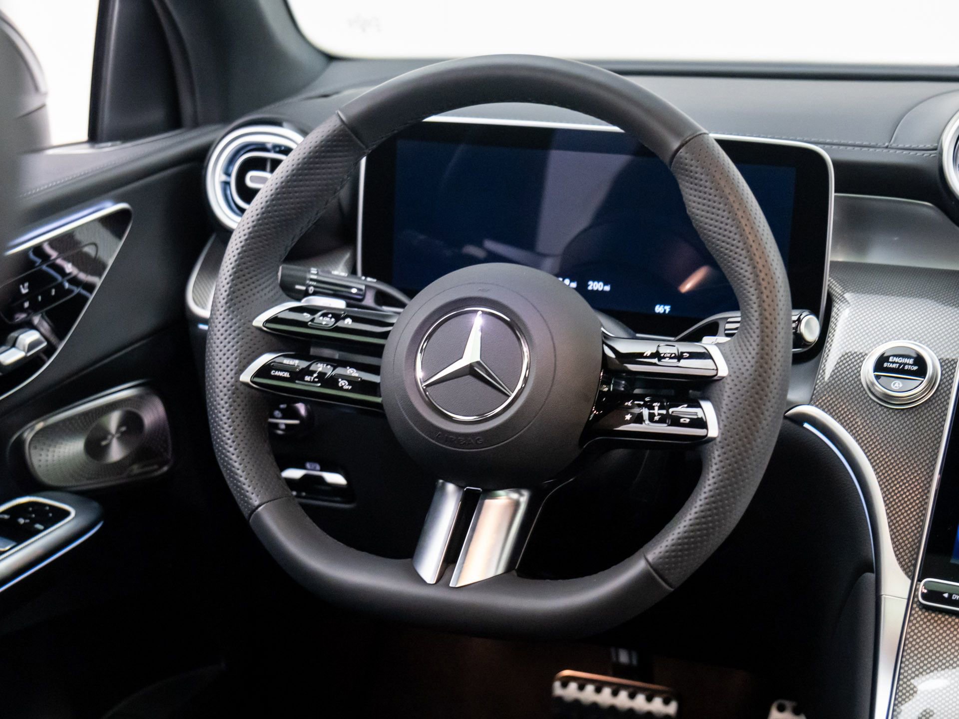 New 2025 Mercedes-Benz GLC 300 4MATIC image 11