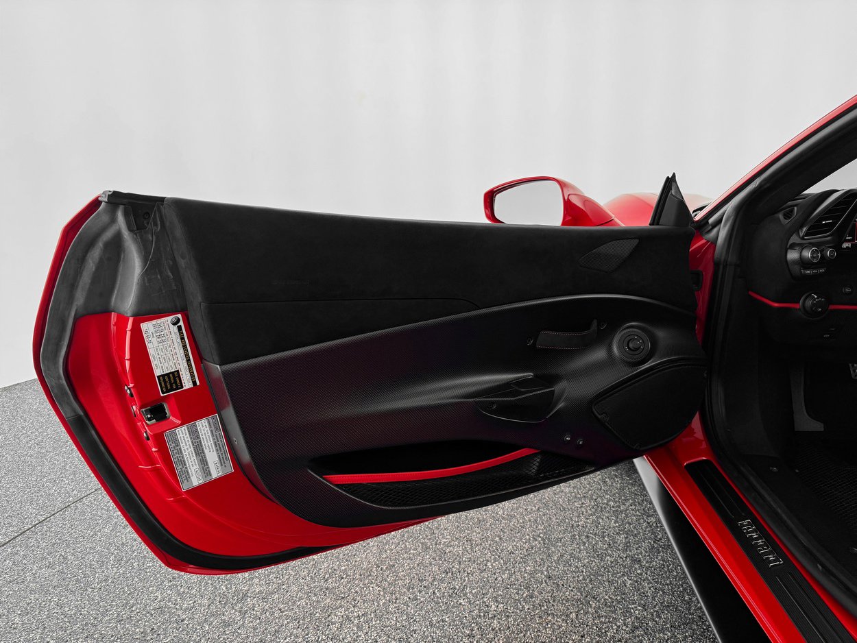 Used 2019 Ferrari 488 Pista Coupe image 11