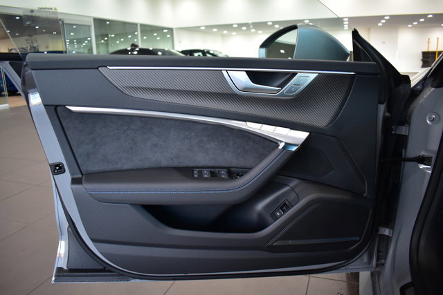 Used 2025 Audi RS 7 Performance AWD/4WD image 35