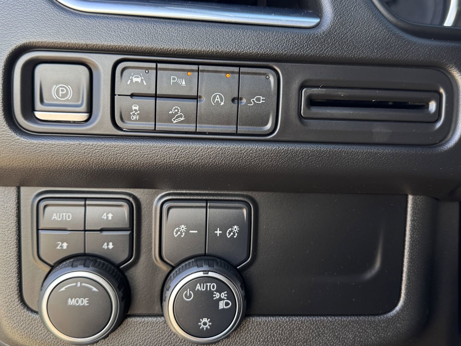 Used 2021 Chevrolet Tahoe Z71 w/ Luxury Package image 26