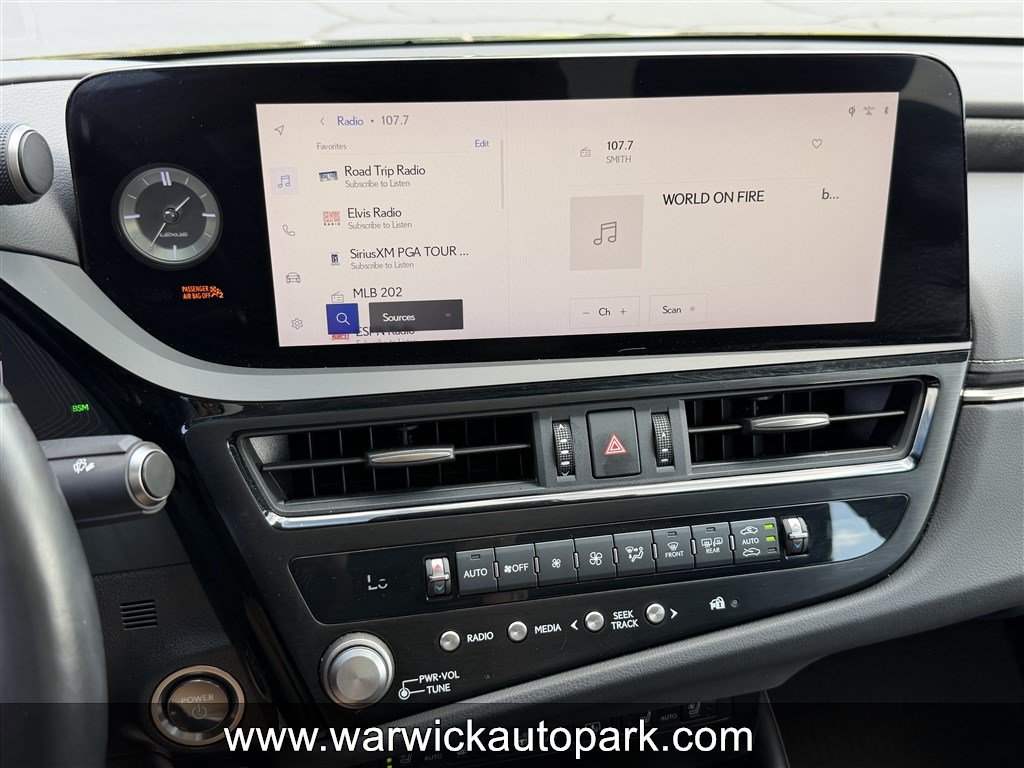 Used 2023 Lexus ES 300h Ultra Luxury w/ Accessory Package (Z1) FWD image 7
