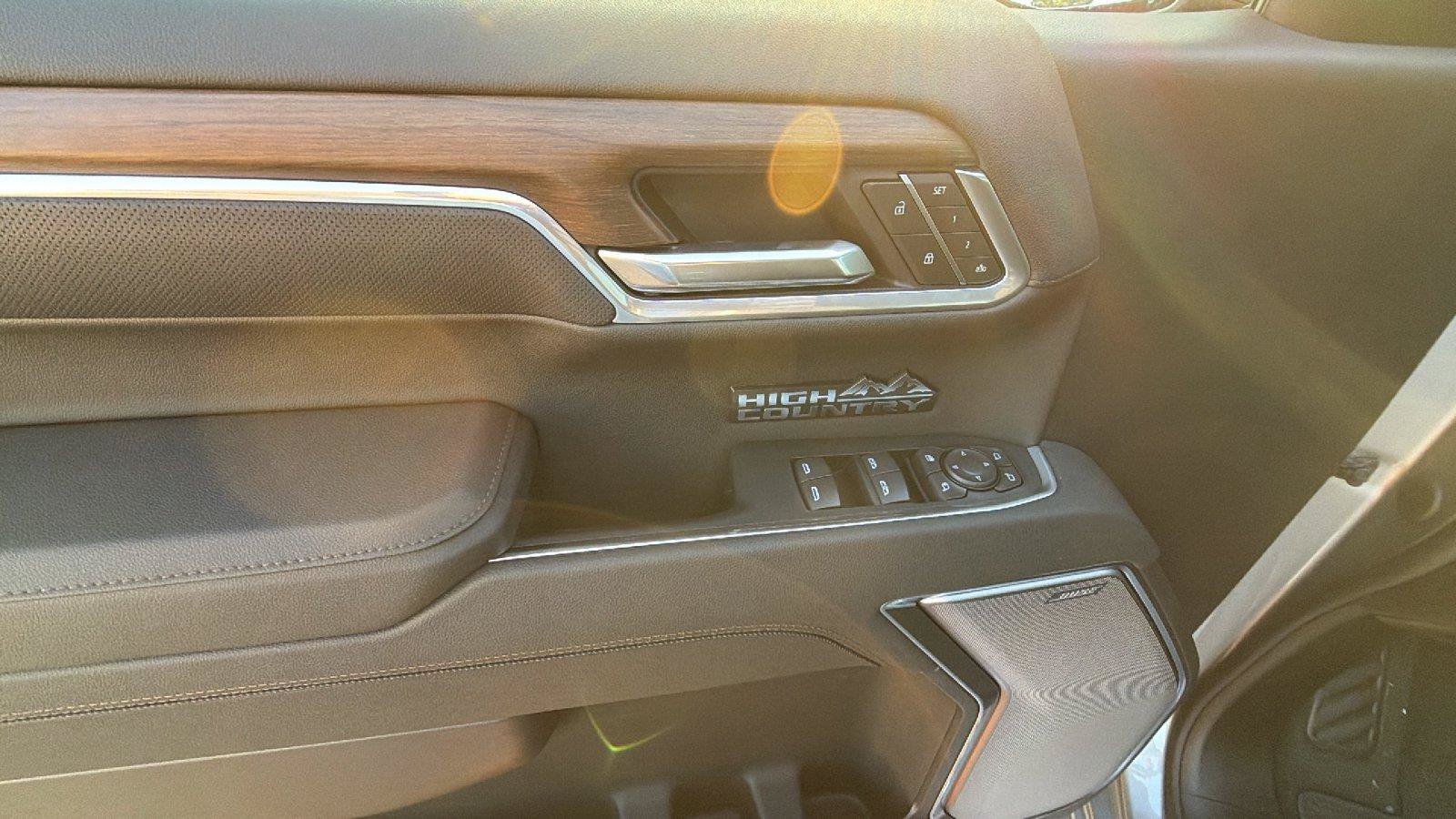 New 2026 Chevrolet Silverado 1500 High Country w/ Z71 Off-Road Package AWD/4WD image 16