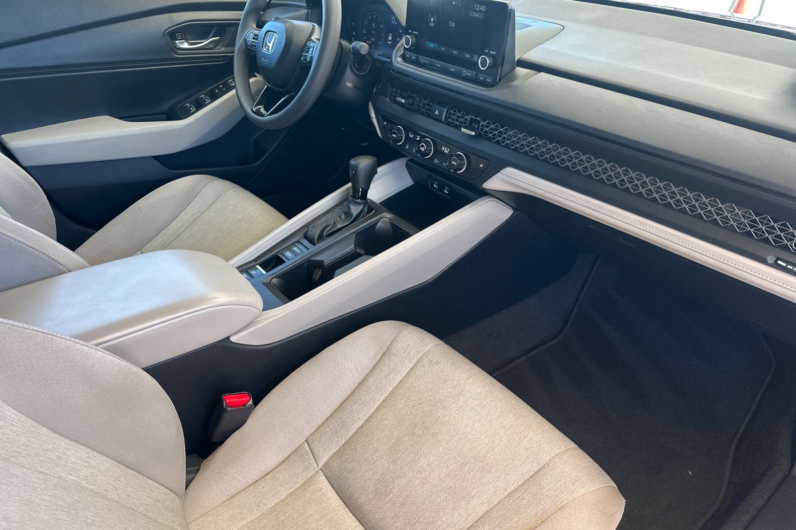 Used 2025 Honda Accord SE image 15