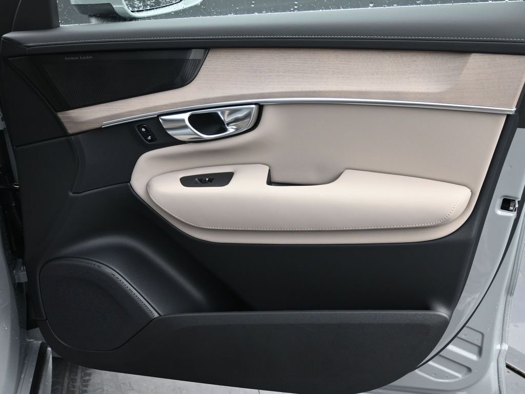 New 2026 Volvo XC90 B6 Plus w/ Protection Package Premier image 14