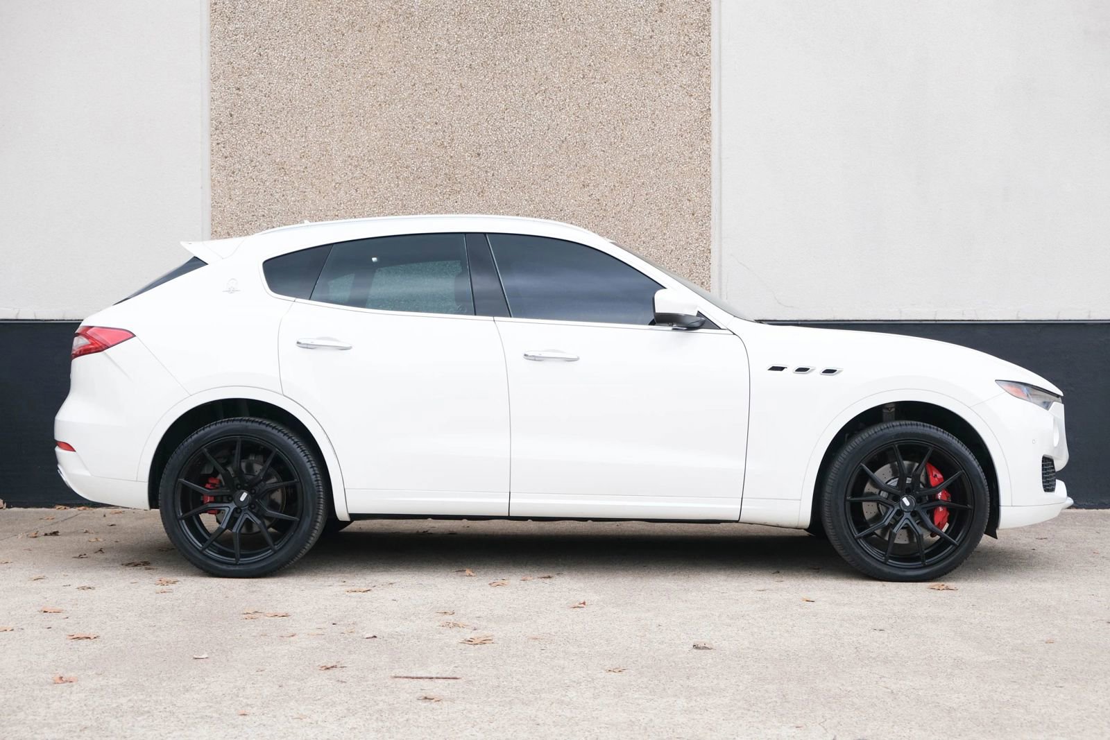 Used 2017 Maserati Levante S image 11