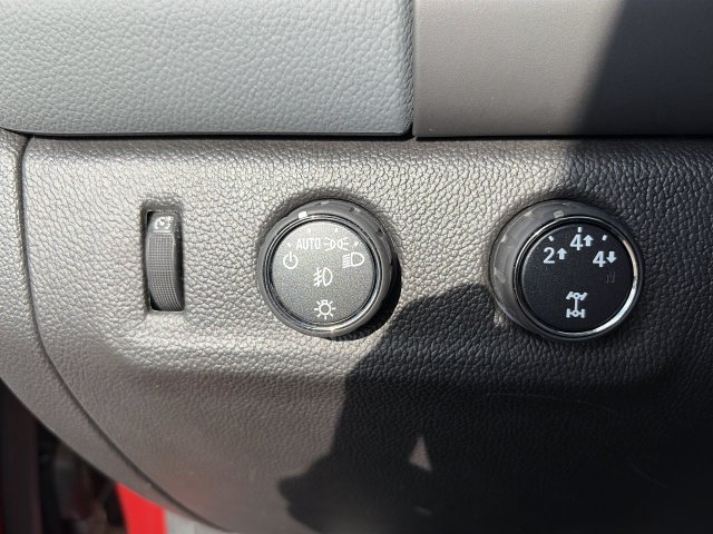Used 2015 Chevrolet Colorado Z71 AWD/4WD image 31